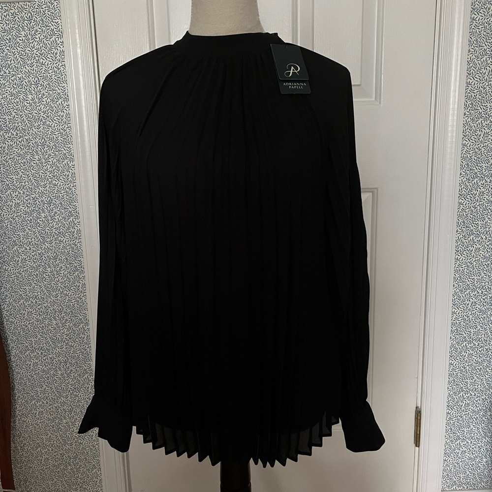 NWT Adrianna Papell Black Pleated Blouse